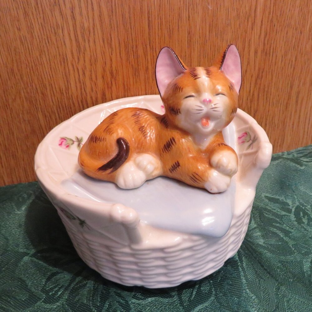 Musical Orange Cat in Basket Seymour Mann Vintage (F98)